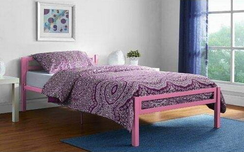 Кровать деревянная