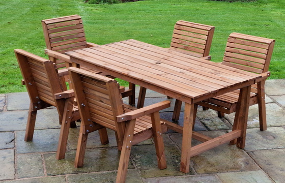 Стіл для саду